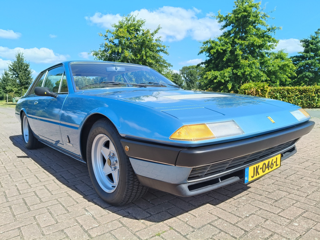 56137492-2.jpg