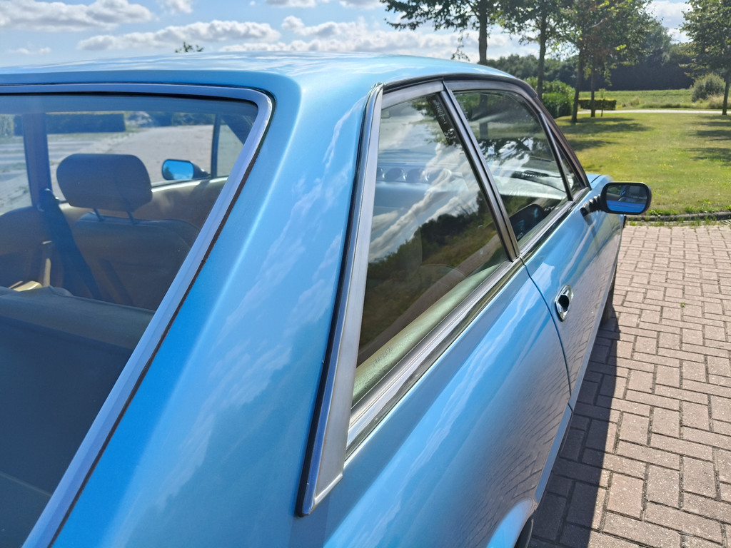 56137492-4.jpg