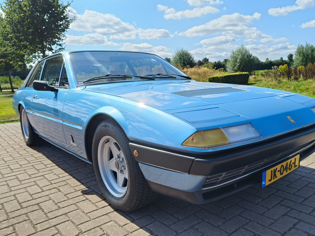 56137492-40.jpg
