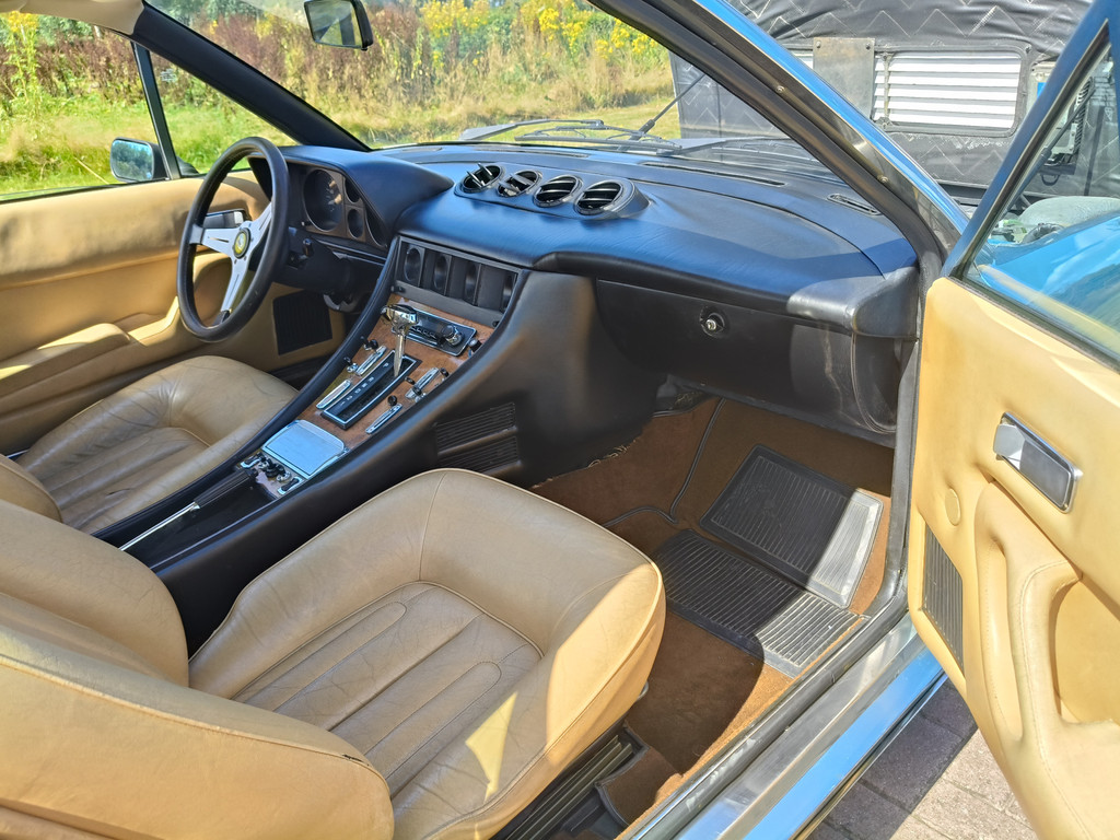 56137492-71.jpg
